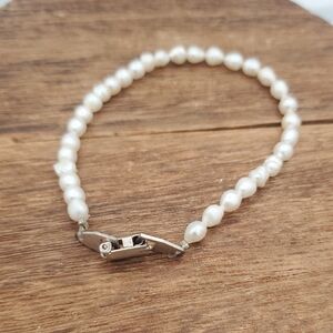 Elegant‎ White Pearl Bracelet B3005